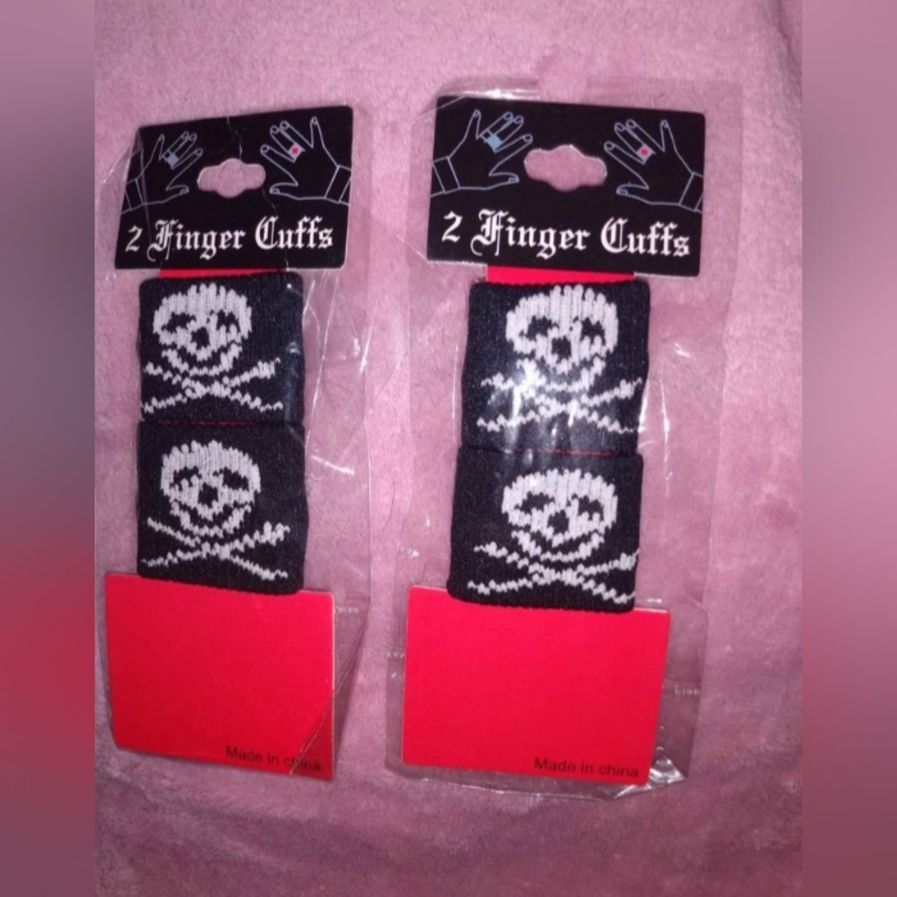 Lot of 2 skull and crosses finger cuffs